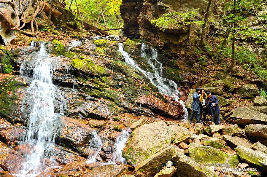 Wunu Mountain attracts many tourists with holiday ahead