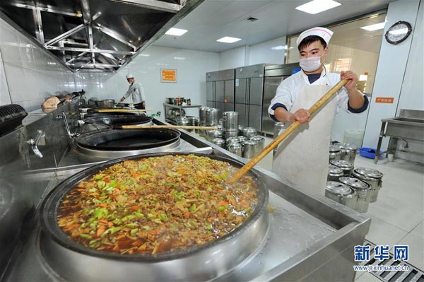 NE China gives street cleaners better logistical support