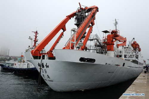 Mother vessel leaves Qingdao to receive <EM>Jiaolong</EM>