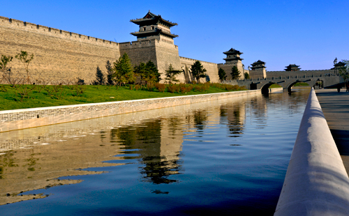 Restored ancient wall and temple become new hot spots for Datong tourism