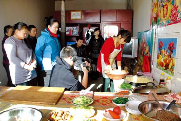 Datong pan-fried cake at the center of a Spring Festival Gala