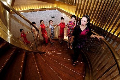 Qipao fans in Taiyuan