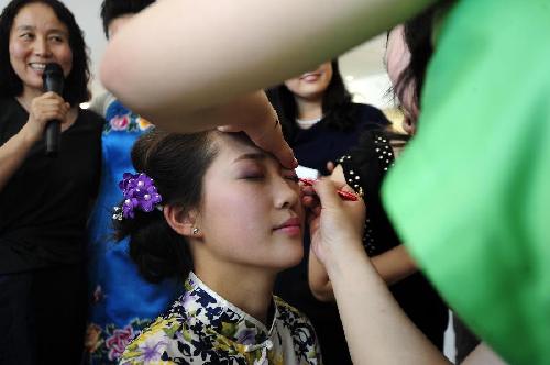 Qipao fans in Taiyuan