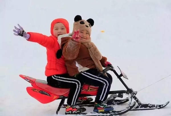 Enjoy winter fun at Tianyi Lake scenic area