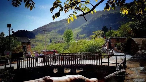 Take a tour to Liyu village