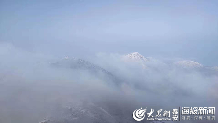 First snow of 2020 makes Lianhua Mountain more beautiful