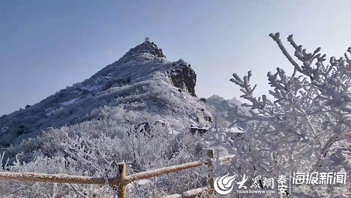 First snow of 2020 makes Lianhua Mountain more beautiful