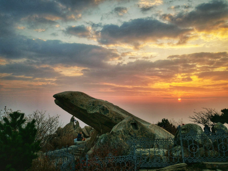 Sunrise scenery on Mount Tai