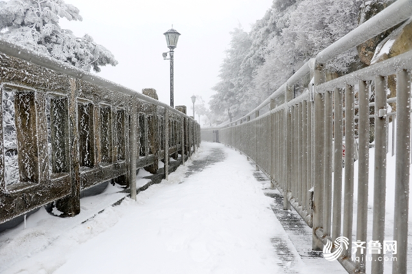 Mount Tai embraces first snow of New Year