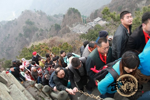 Taoist pilgrims worship on Wudang Mountains