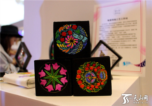 Xinjiang-featured products staged at intl cultural expo