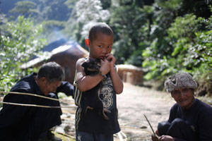 Highway tunnel opens world to Derung ethnic group