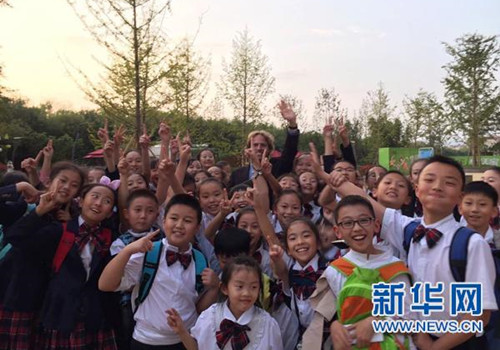 Vienna Boys' Choir sings with Yunnan students