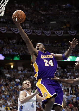 Bryant leads Lakers past Nuggets, back to finals