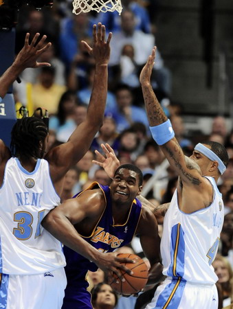 Bryant leads Lakers past Nuggets, back to finals