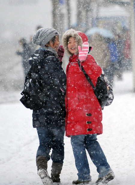 Heavy snow sweeps Beijing and other regions