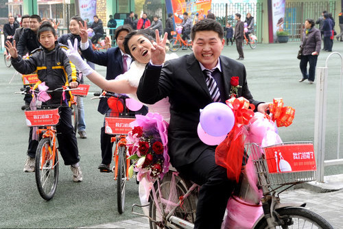 Couple peddle green wedding