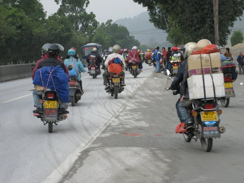 100,000 migrant workers motorbike home