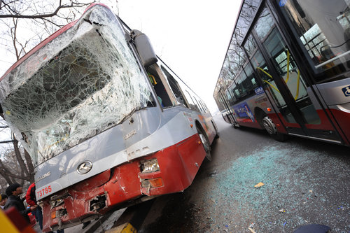 22 injured in buses collision in Beijing