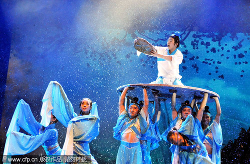 Traditional dance at Wuhan Opera House