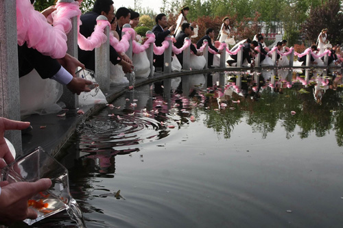 Group wedding celebrates May Day holiday