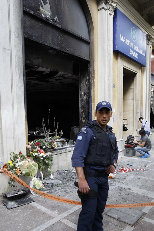 Greeks pray for good to three killed in protest