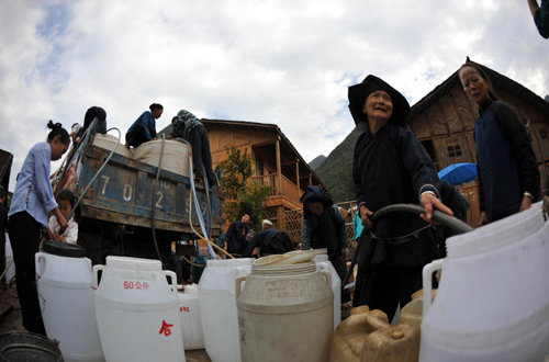 37,200 villagers still short of water in S.China