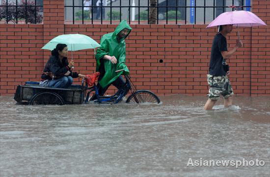 Heavy rainstorms hit Central China