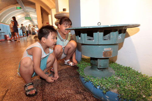 Air-raid shelters become heat shelters