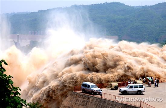 Desilting project at Xiaolangdi Reservoir on Yellow River