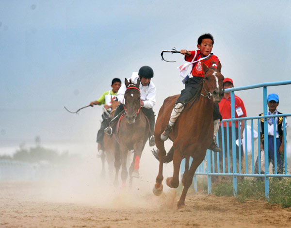 Xinjiang: Sports event for ethnic minorities