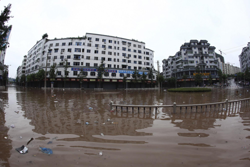 Residents along Yangtze River brace for floods