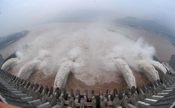 Three Gorges Dam braces for largest flood threat