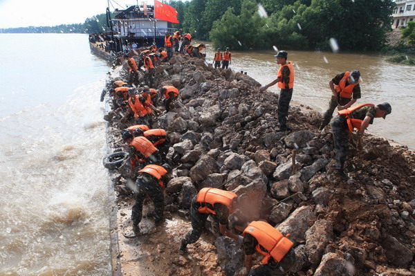 Dike reinforcement carried out in E China