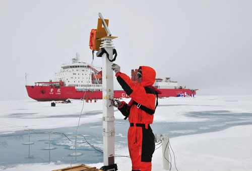 Scientific expedition team starts work at North Pole