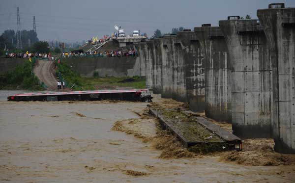 Train cars fall into river in SW China, no injuries