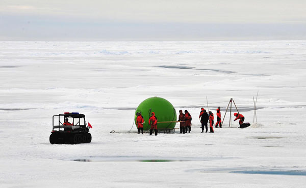 Chinese expedition team heads north