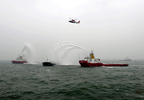 Oil spill and rescue drill on Bohai Sea