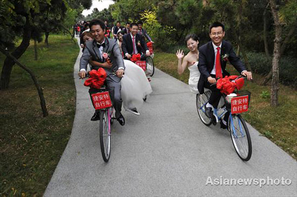 Green group wedding on National Day