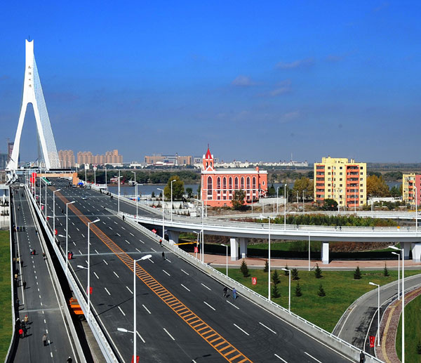 Songpu Bridge opens to traffic