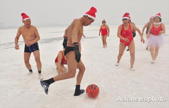 Santas enjoy fun in ice and snow