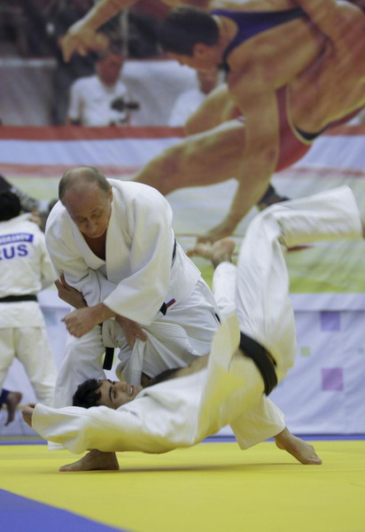 Macho Putin shows off judo combats