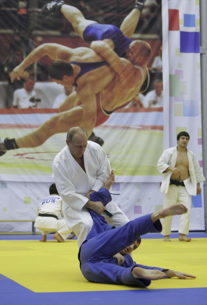 Macho Putin shows off judo combats