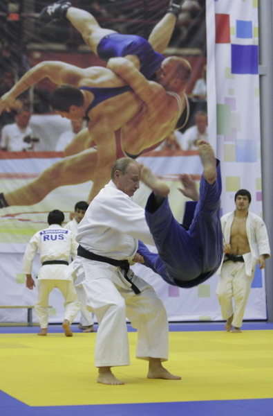 Macho Putin shows off judo combats