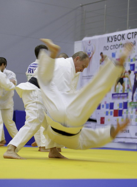 Macho Putin shows off judo combats