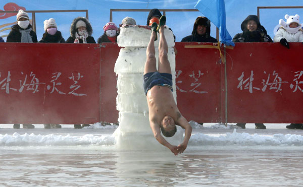 Swimming with ice in Songhua River