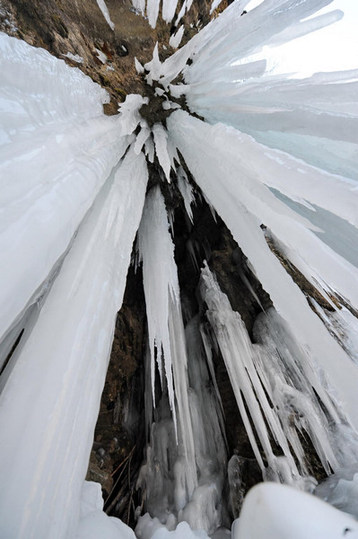 Grand ice fall on mountain cliffs in N China