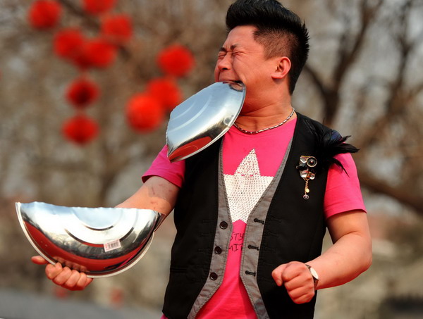 Folk art performances at Beijing Temple Fair