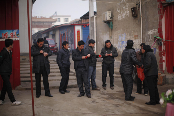 Chinese husband, American wife hold rural wedding