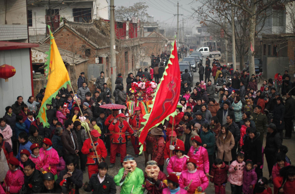 Chinese husband, American wife hold rural wedding